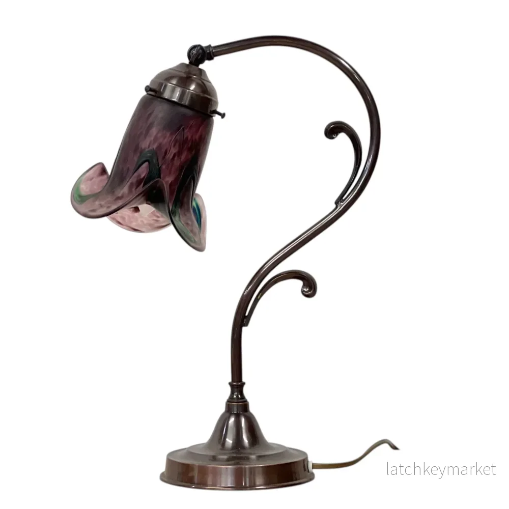 Gamla stans lampverkstad Bordslampa Lilja Lila Blomma Gamla stans lampverkstad Bordslampa Lilja Lila Blomma