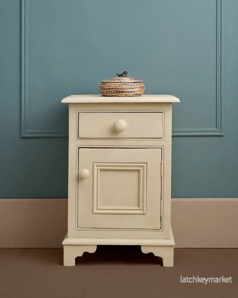 Annie Sloan Chalk paint – Canvas