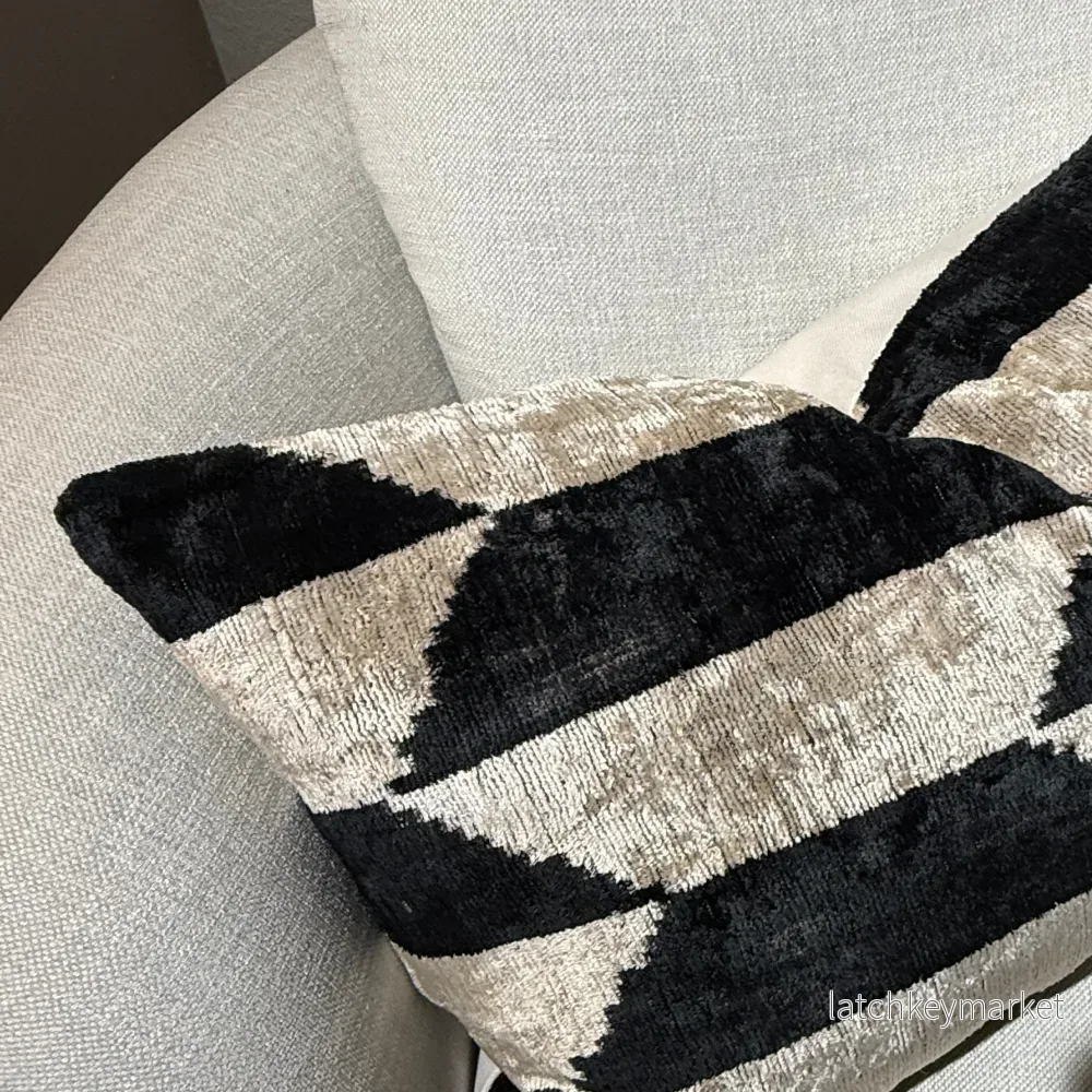 Kuddfodral silkessammet Les Ottomans Svart/offwhite - Bild 3