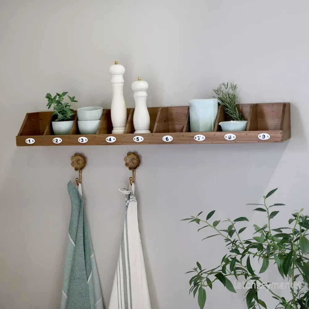 Vägghylla med 9 rum H11/L89/B16 cm Vägghylla med 9 rum H11/L89/B16 cm