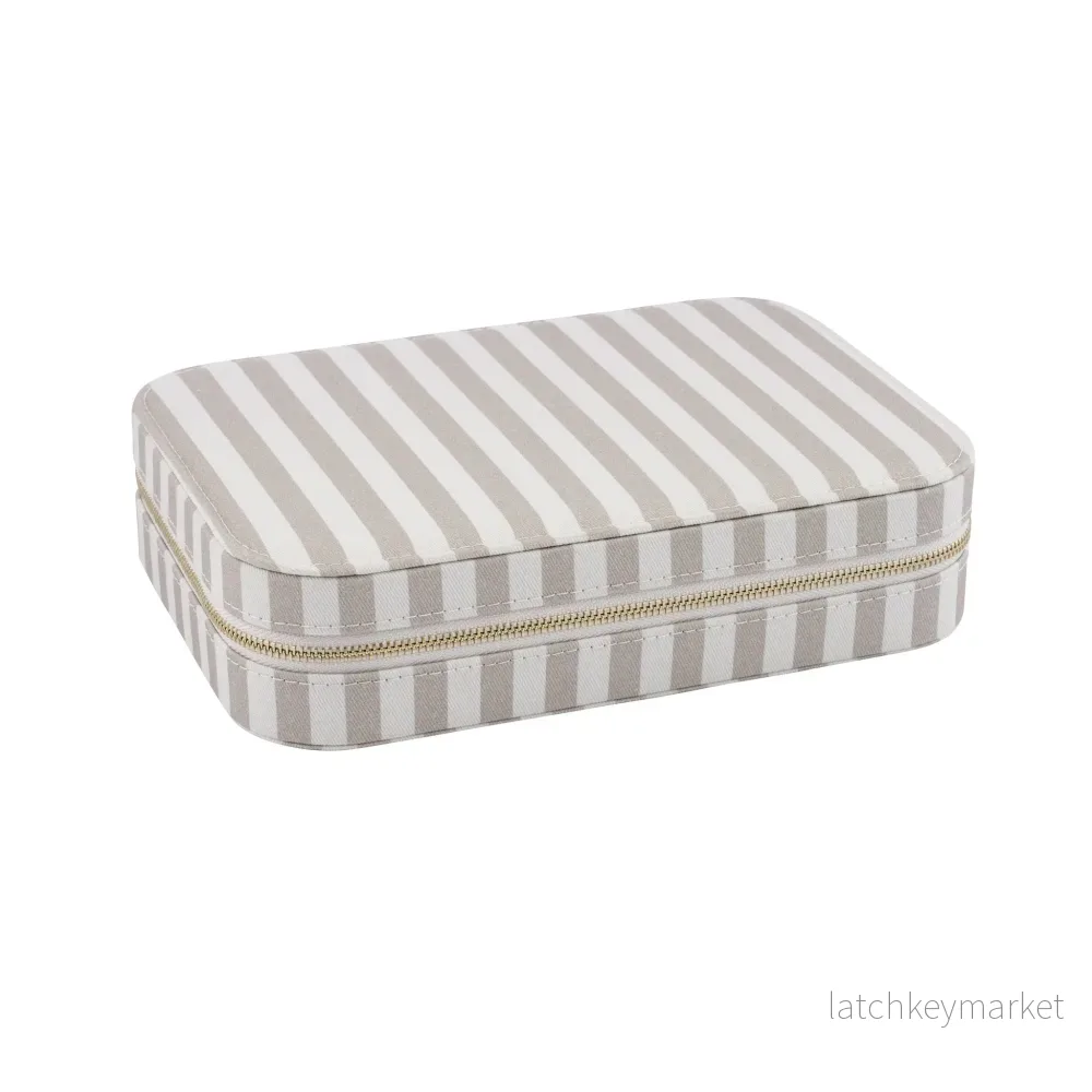 Ayille smyckeskrin 24x17x6 cm. Ayille smyckeskrin 24x17x6 cm.