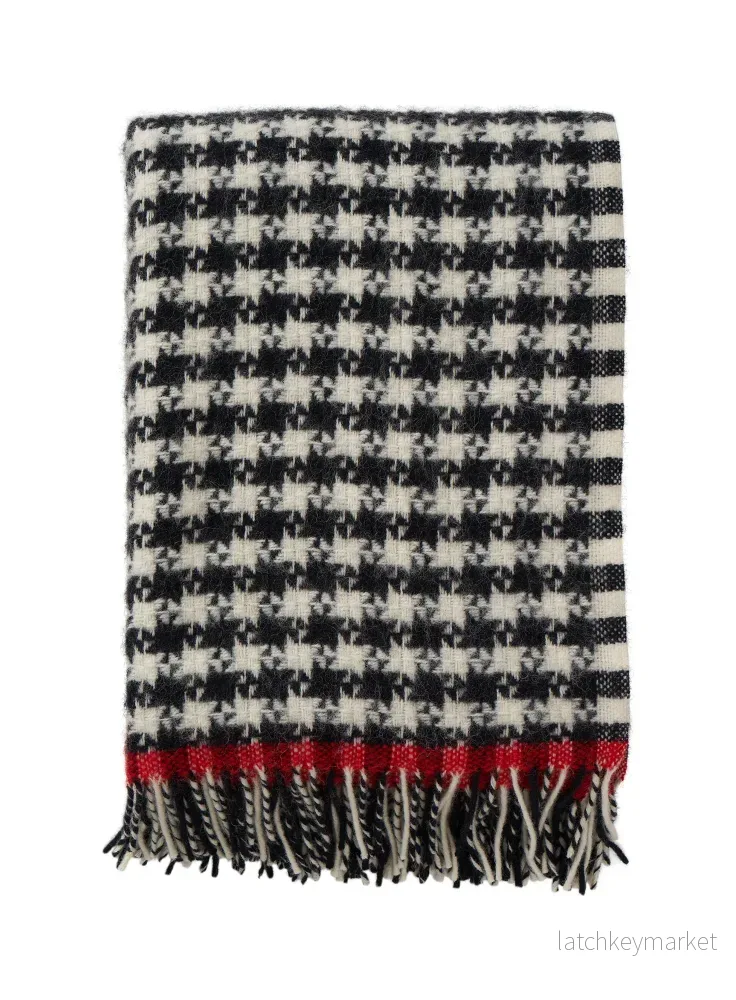 Dogtooth - Bild 2