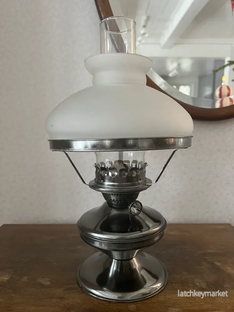 Fotogenlampa med frostad kupa - Bild 2
