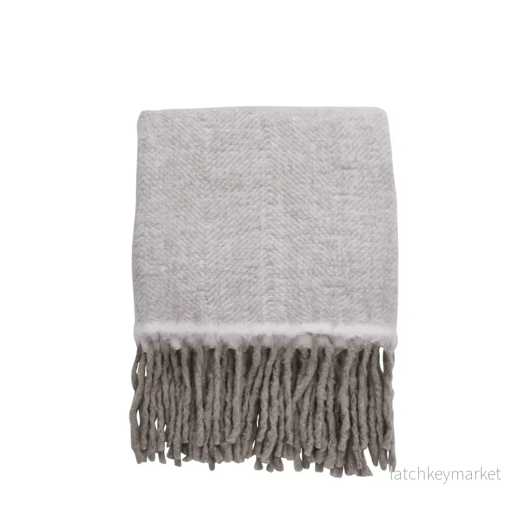 Essia pläd 170×130 cm. benvit Essia pläd 170×130 cm. benvit