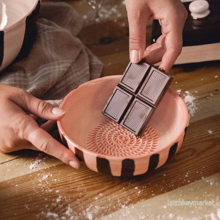 Medium Vintage Pottery Grater Bowl Pink and Brown -Chocolate - Bild 3