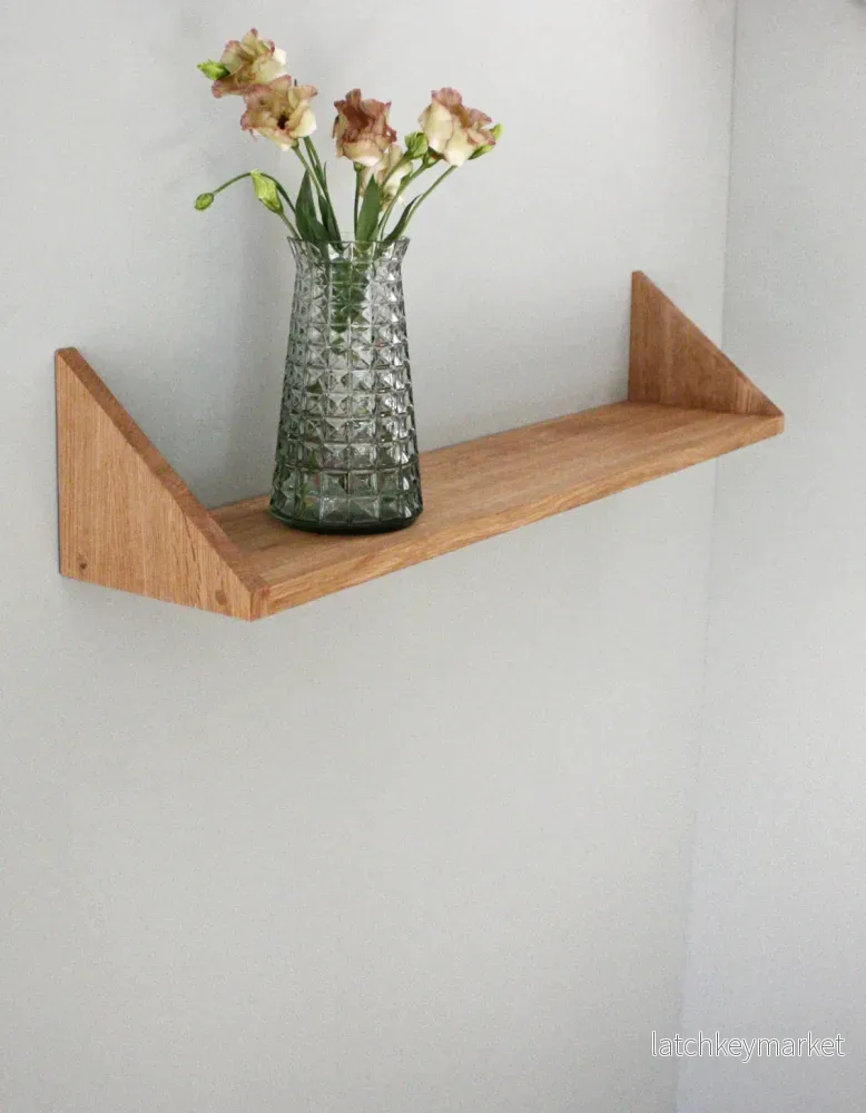 Vägghylla K53 | Dansk Design | Tillverkad för hand