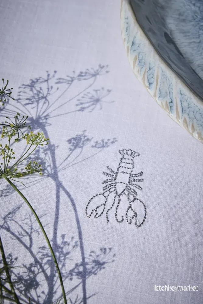 Nerina bordsduk broderad 280x140 cm. Vit - Bild 3