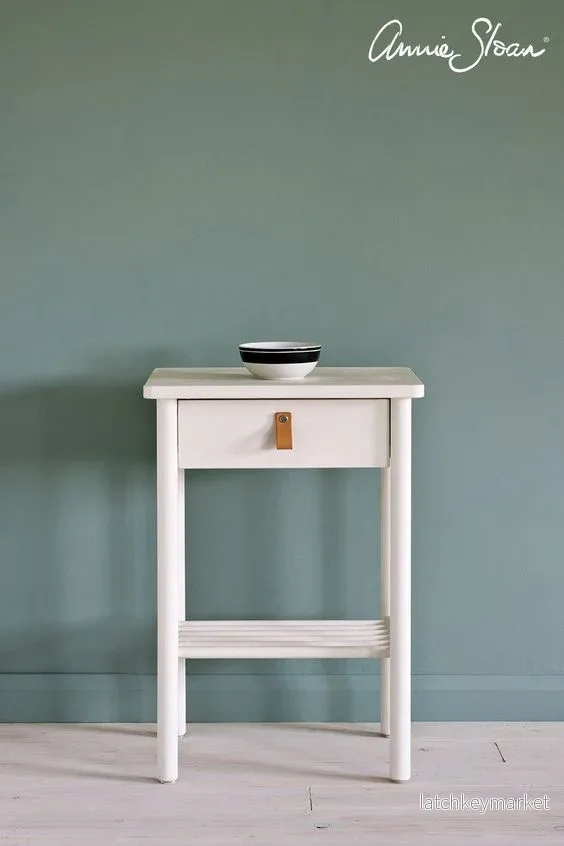 Annie Sloan Chalk paint - Old white