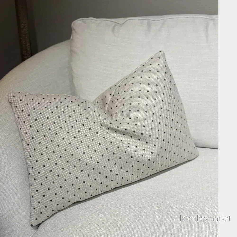 Kuddfodral Nr 22 Prickig offwhite/svart