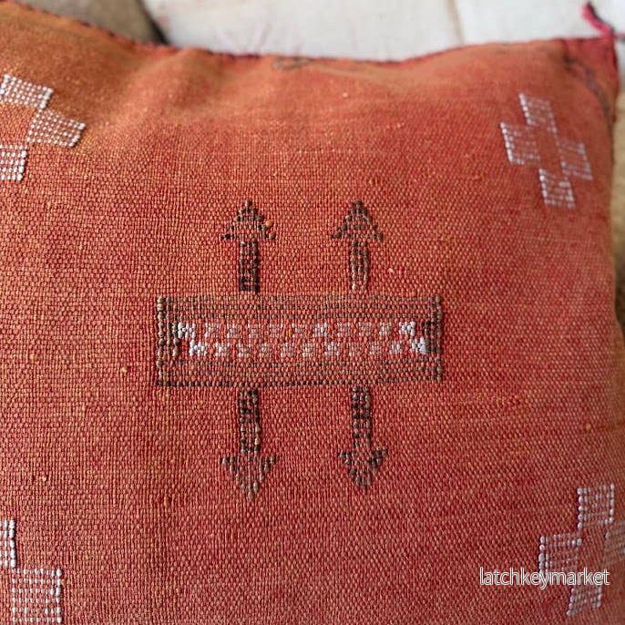 Cactus Silk (Kaktusfiber) kuddfodral - Terracotta med bruna detaljer 50 x 50 cm - Bild 2
