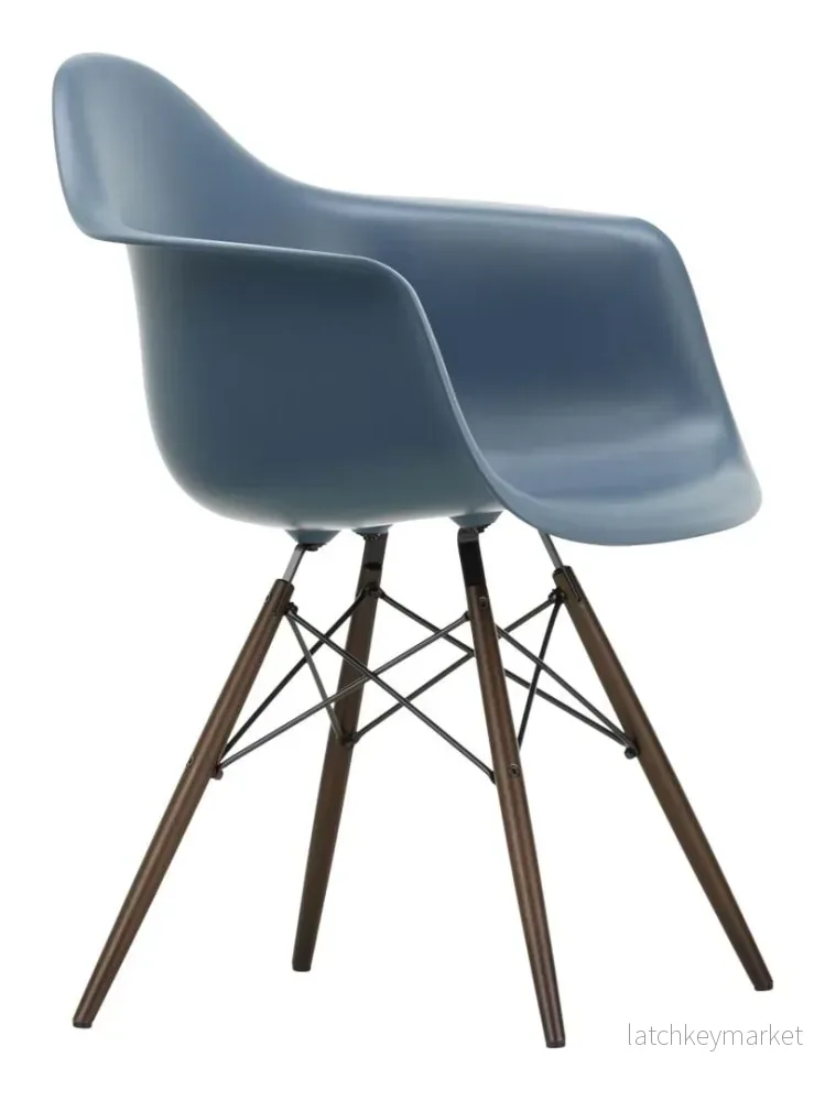 Eames Plastic Armchair RE DAW - Dark Maple