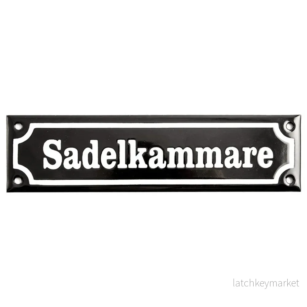 Emaljskylt Sadelkammare svart