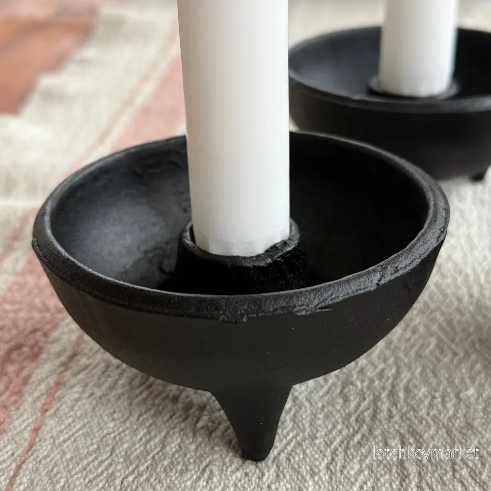 Ljusstake i gjutjärn med tre ben - Bild 2