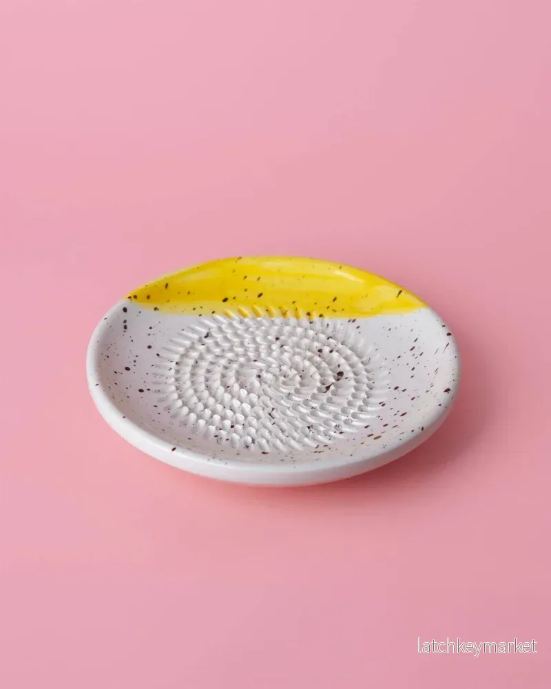 Ceramic Garlic Grater Plate - Small Yellow & White - Cinnamon - Bild 2
