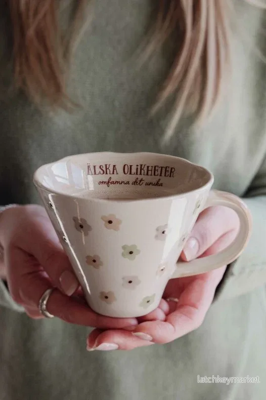 Majas Mugg – Älska Olikheter Omfamna det unika