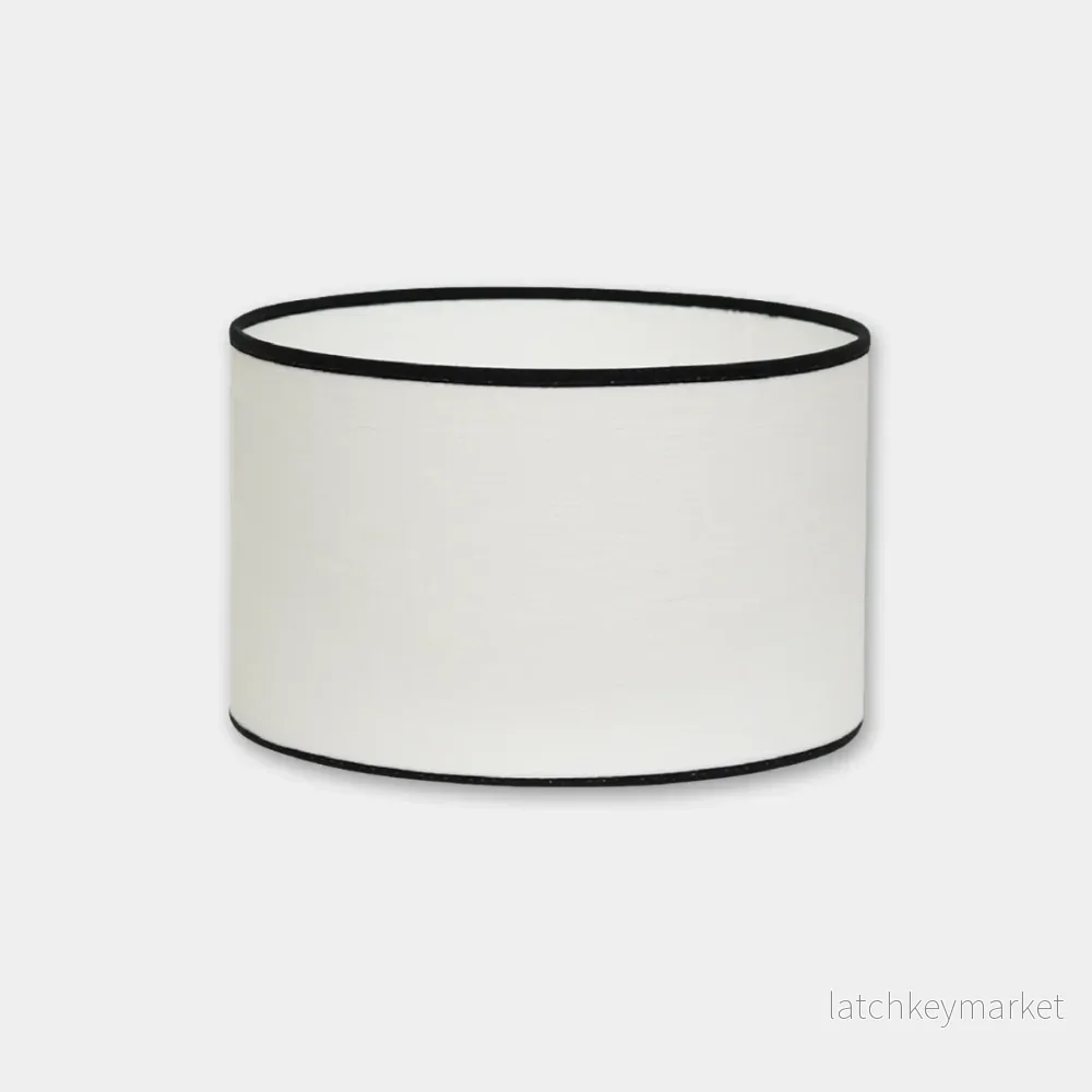 Lampskärm Carolin Vit med svarta band D25/H16 cm Lampskärm Carolin Vit med svarta band D25/H16 cm