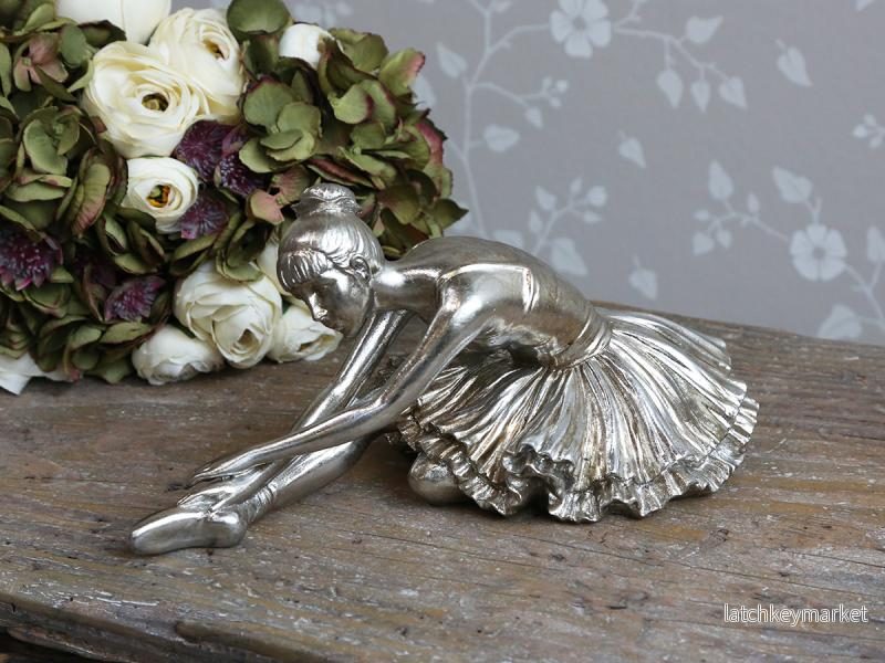 Dekoration Ballerina sittande H15/L32/W18 cm  REA