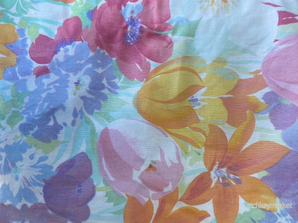 Blommigt tyg / gardinlängder i finaste färger - Bild 2