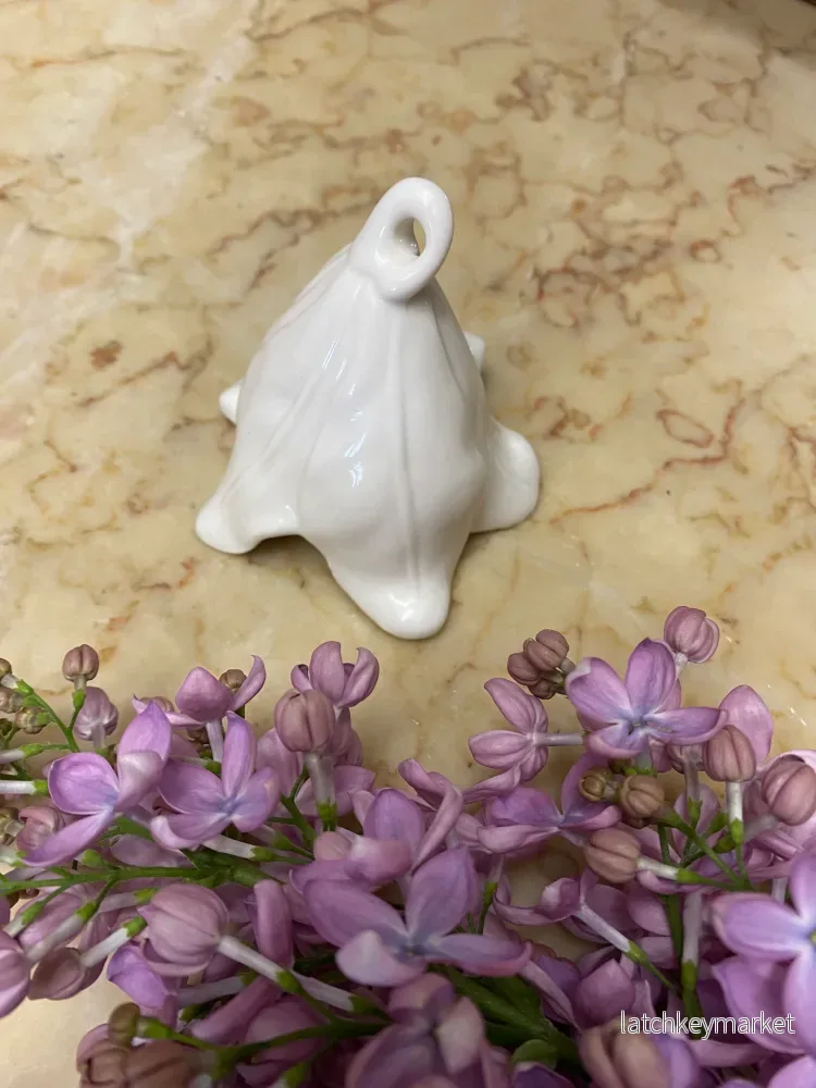 Stor blomsterklocka i vitt