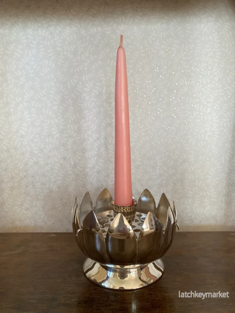 Näckrosformad ljusstake med blomsterfakir/kruka - Bild 2