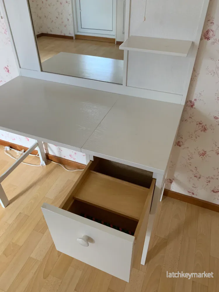 Sminkbord med lampetter - Bild 3