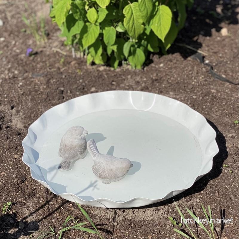 Dekorativt Fat Bricka Fat Plisse Emalj Shell Ø45x7cm REA Dekorativt Fat Bricka Fat Plisse Emalj Shell Ø45x7cm REA