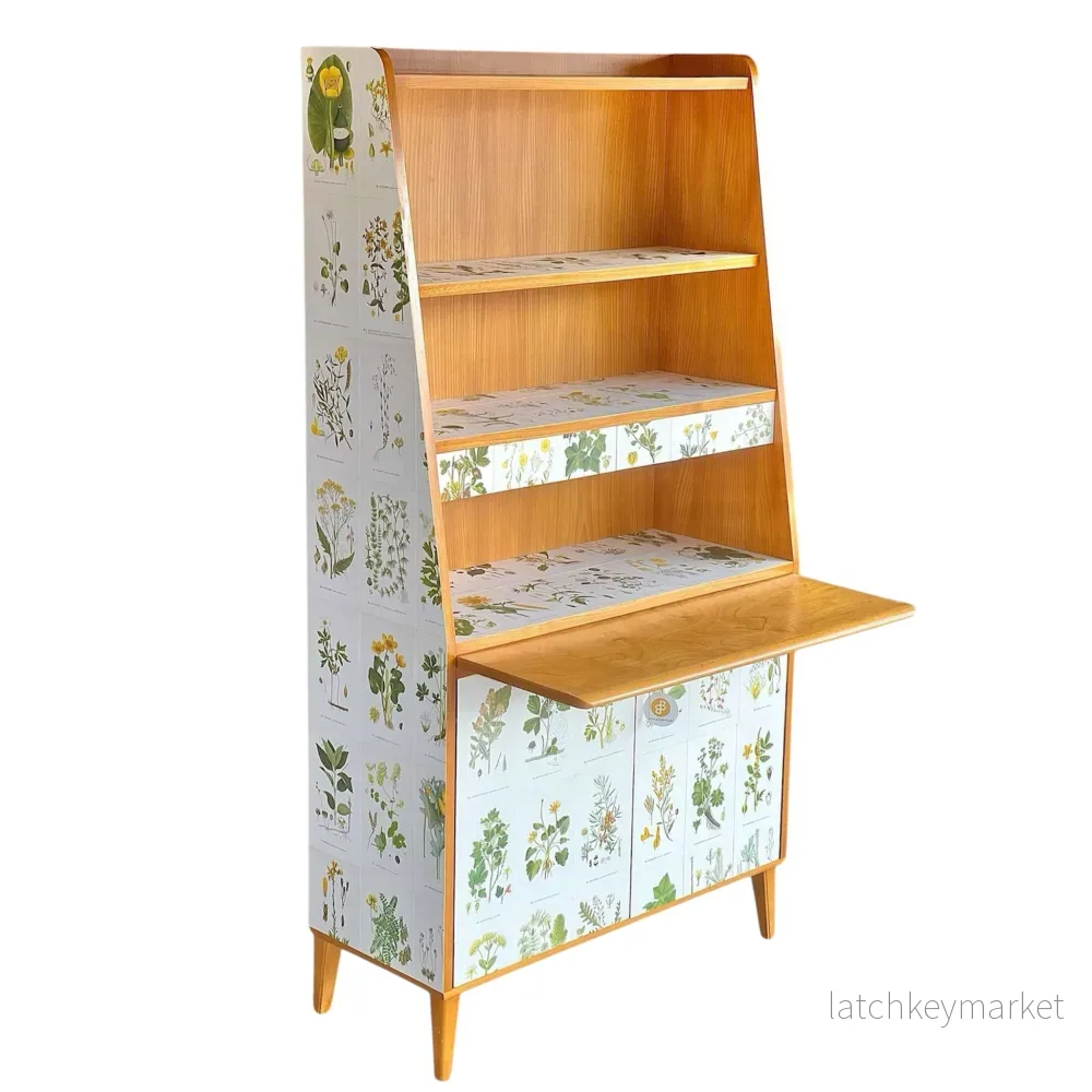 Bokhylla AB Baums Möbelfabrik Swedish Modern Tapetserad i Nordisk Flora