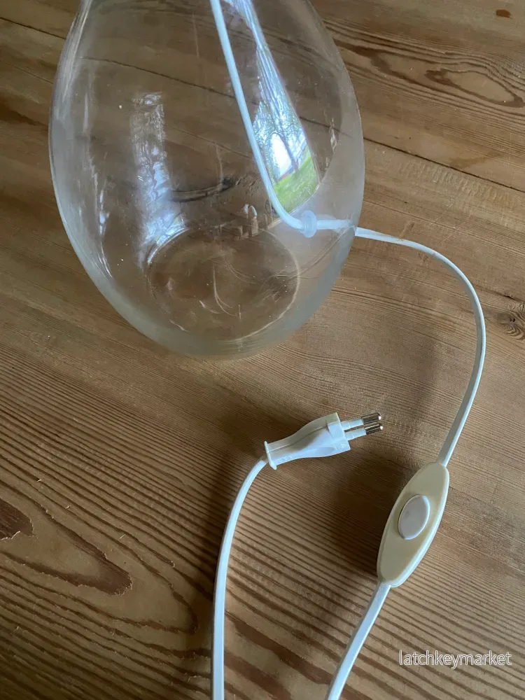 Bordslampa i klarglas med benvit skärm - Bild 3