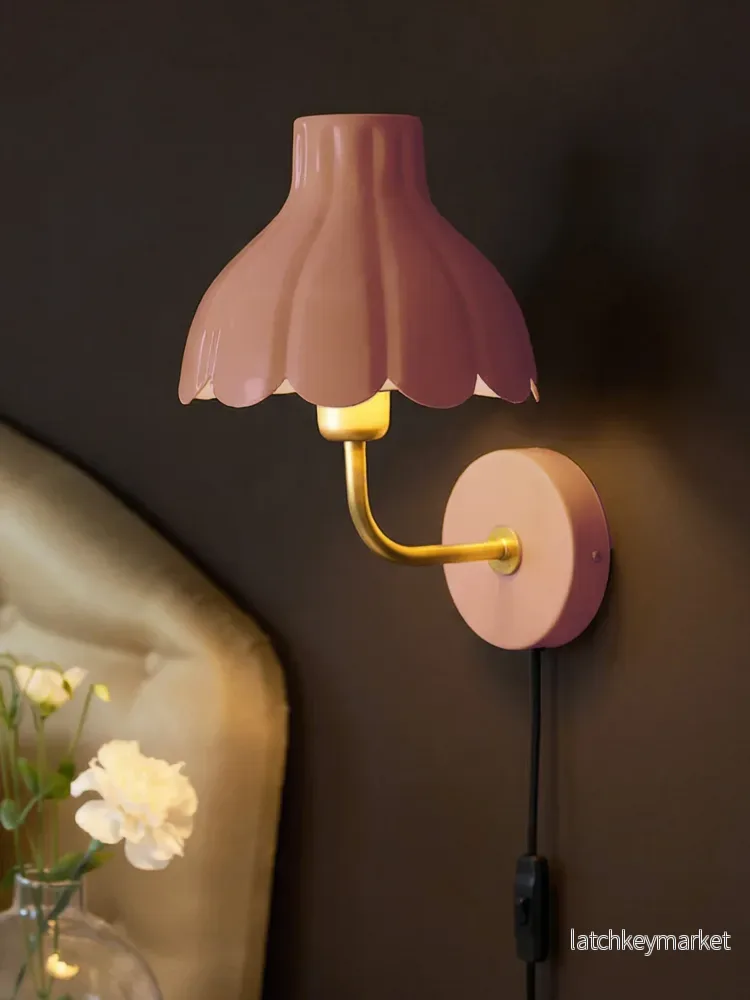 Vägglampa Wells Mellanrosa