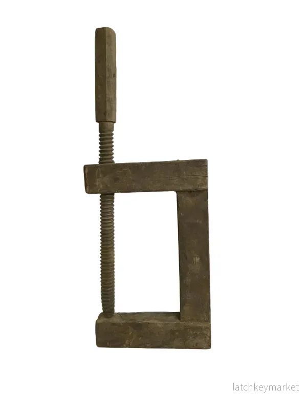 Antik träskruvtving (50 × 19 cm)