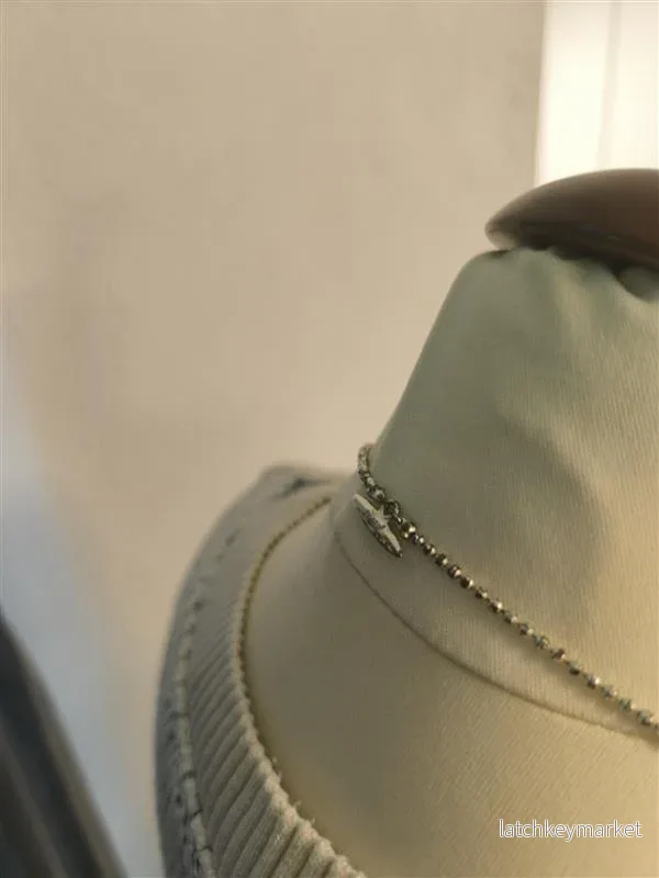 Halsband med rektangulärt hänge – Turkosa stenar & metallkedja - Bild 3