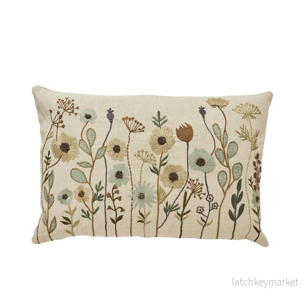 Ruth broderade putetrekk 40×60 cm. sand Ruth broderade putetrekk 40×60 cm. sand