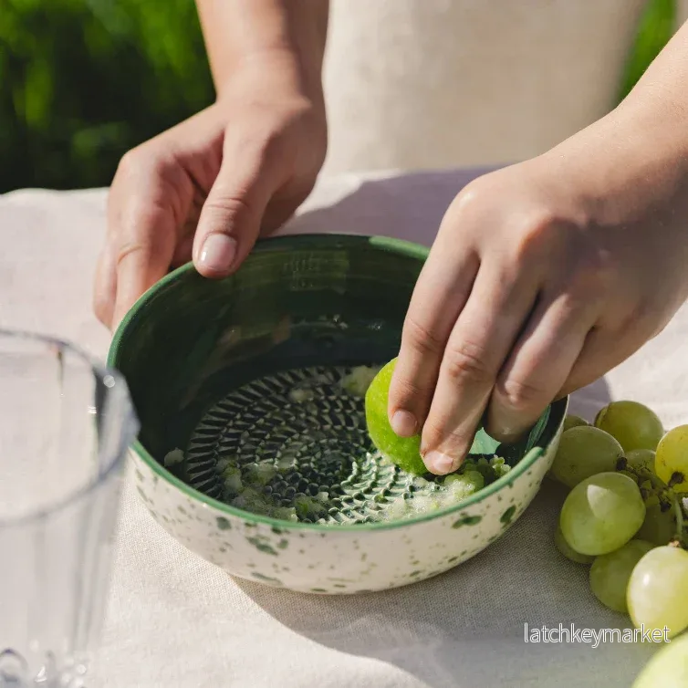 Garlic Grater Plate - Medium Ceramic Green - Jade - Bild 2