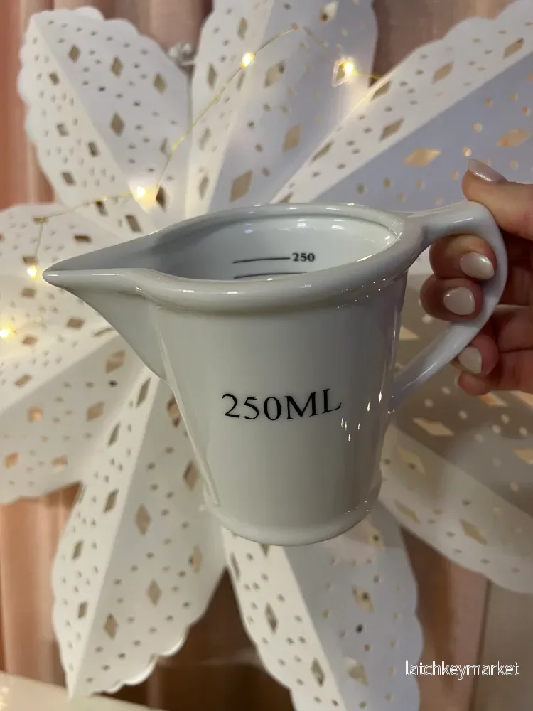 Måttkanna i porslin 250 ML Måttkanna i porslin 250 ML