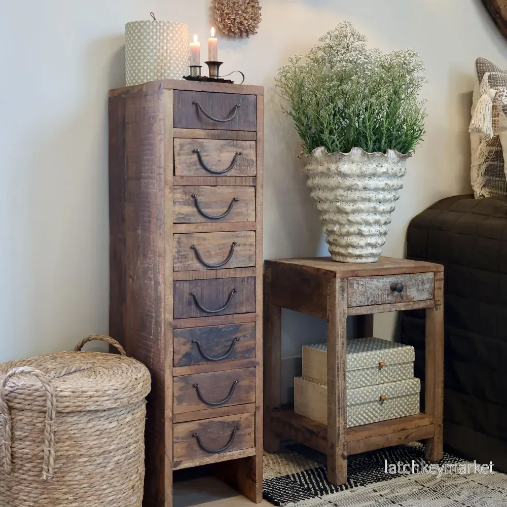 Chic Antique Återvunnet trä Byrå m. 8 lådor Chic Antique Återvunnet trä Byrå m. 8 lådor