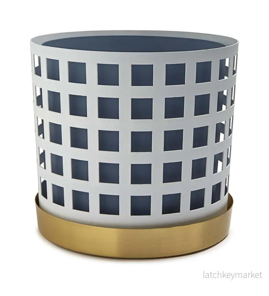 Trio Square Stor