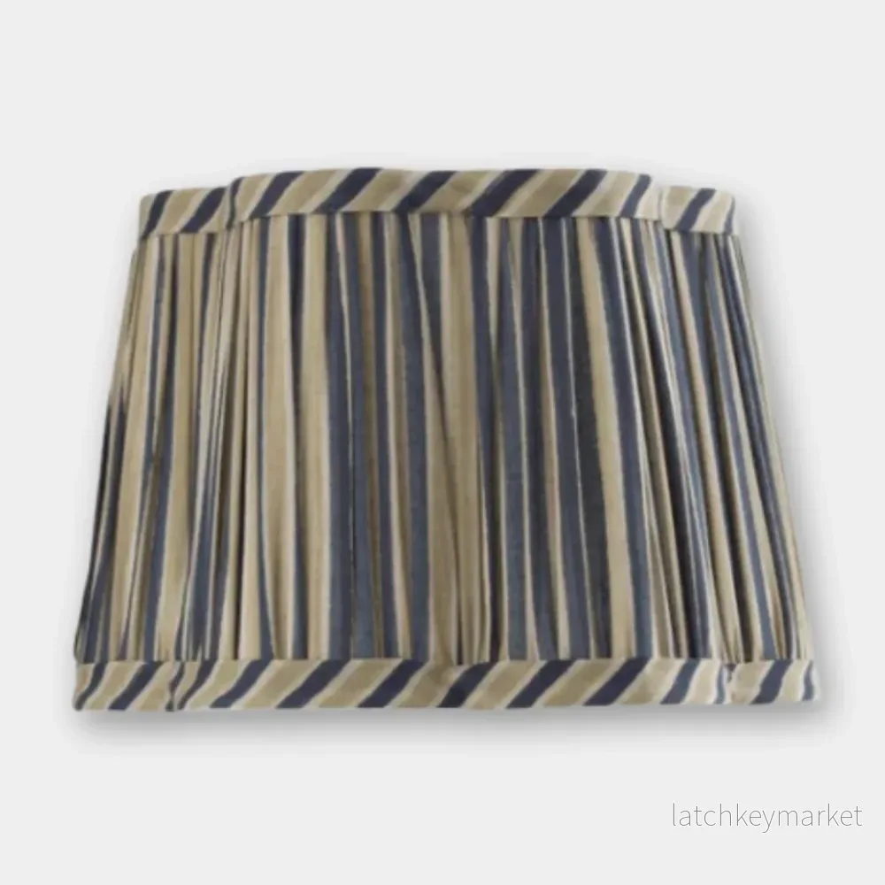 Lampskärm Kammussla Randigt tryck beige/blå D35 cm Lampskärm Kammussla Randigt tryck beige/blå D35 cm