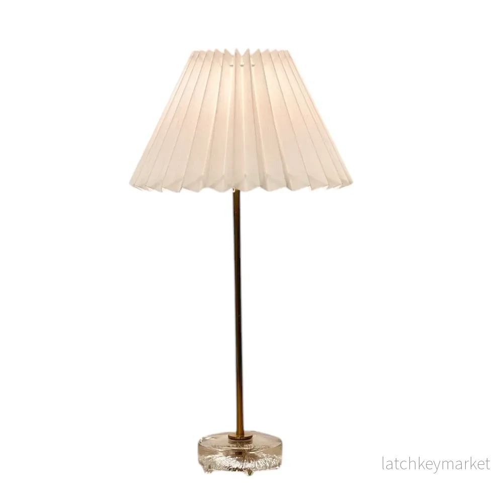 Bordslampa i mässing med glasfot EAE vintage Bordslampa i mässing med glasfot EAE vintage