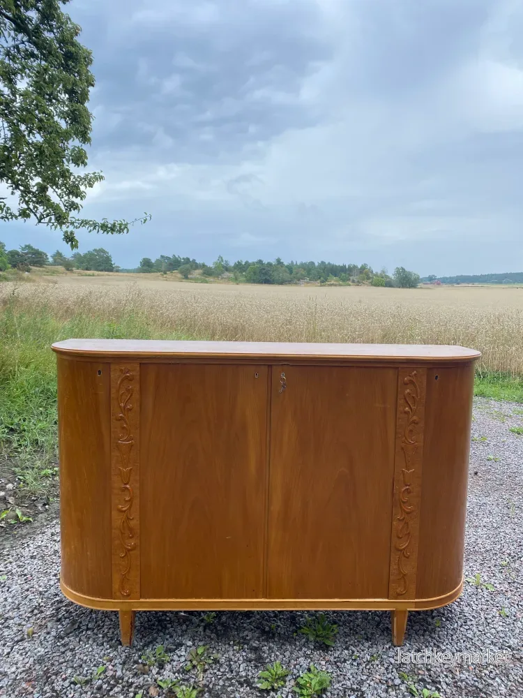 Äldre gedigen skänk - Bild 3