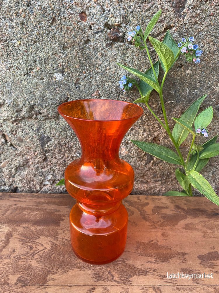 Orange vas i vacker form Orange vas i vacker form