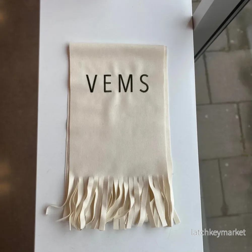 Jonas Bohlin halsduk – Vems