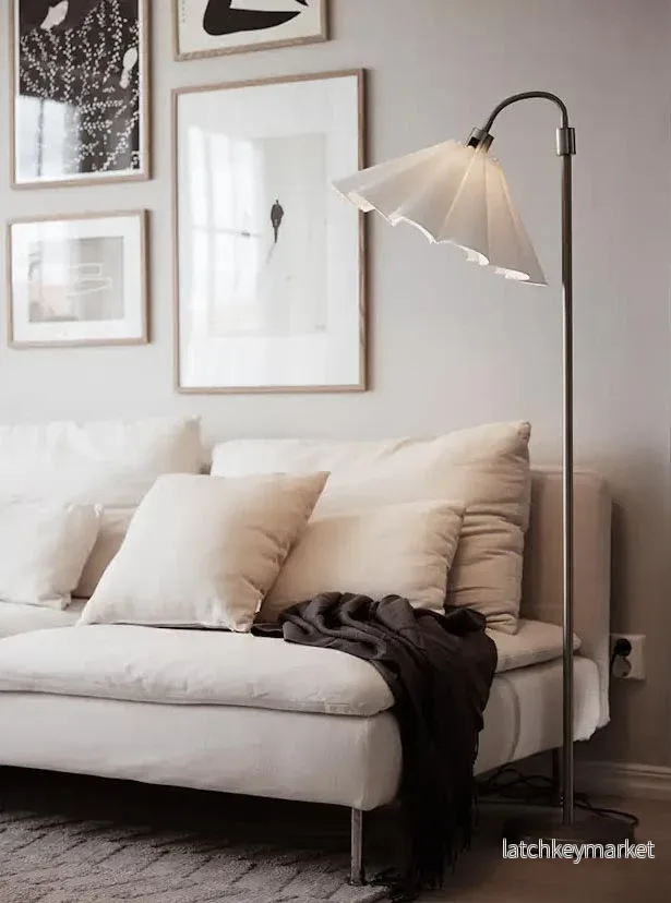Ami Golvlampa med Freja Lampskärm