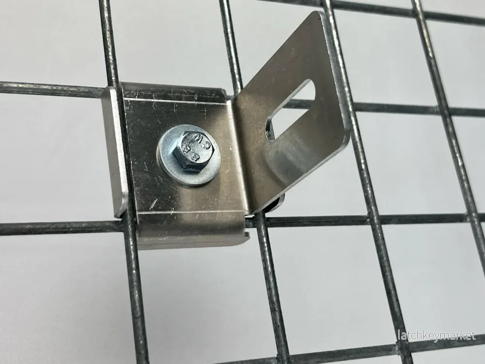 Klämma med stakethållare, maskstorlek 5 cm x 5 cm, aluminium Klämma med stakethållare, maskstorlek 5 cm x 5 cm, aluminium