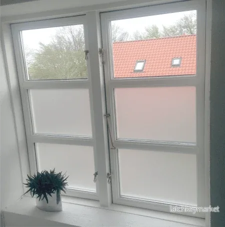 Sandblästrad folie, tillskuren i storlek eller i fasta bredder Sandblästrad folie, tillskuren i storlek eller i fasta bredder