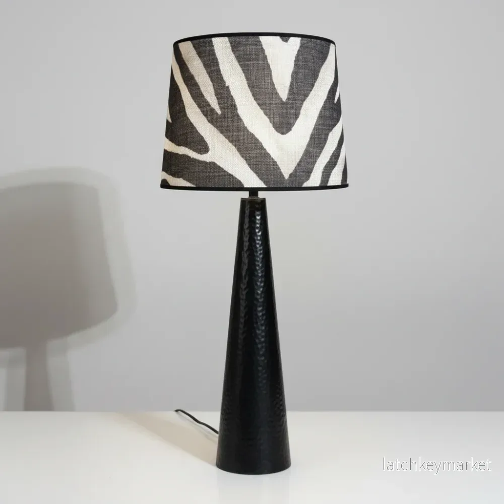 Bordslampfot Freja hamrad metall svart H53