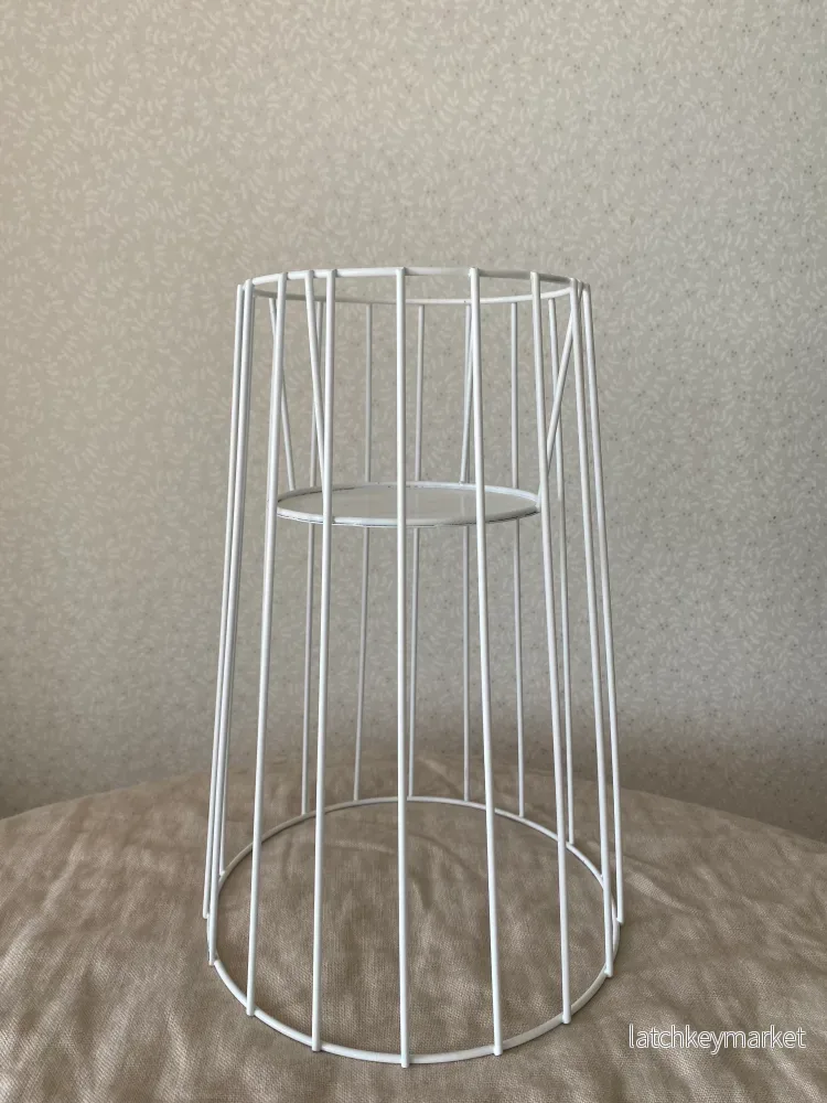 Vit piedestal i stringmodell - Bild 2