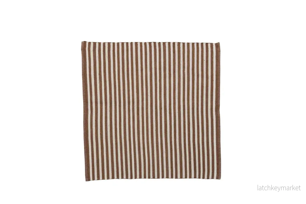 Strivie golvmatta L150XB150 cm. brun Strivie golvmatta L150XB150 cm. brun