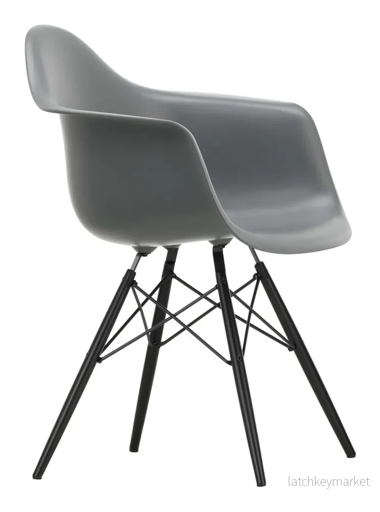 Eames Plastic Armchair RE DAW - Black Maple
