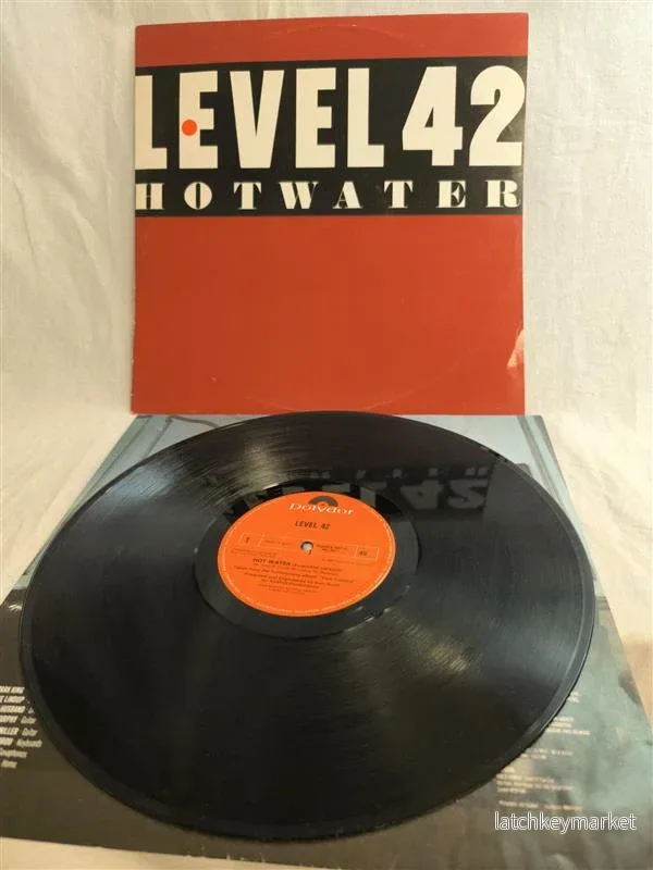 Level 42 – Hot Water (Master Mix Extended Version) Level 42 – Hot Water (Master Mix Extended Version)