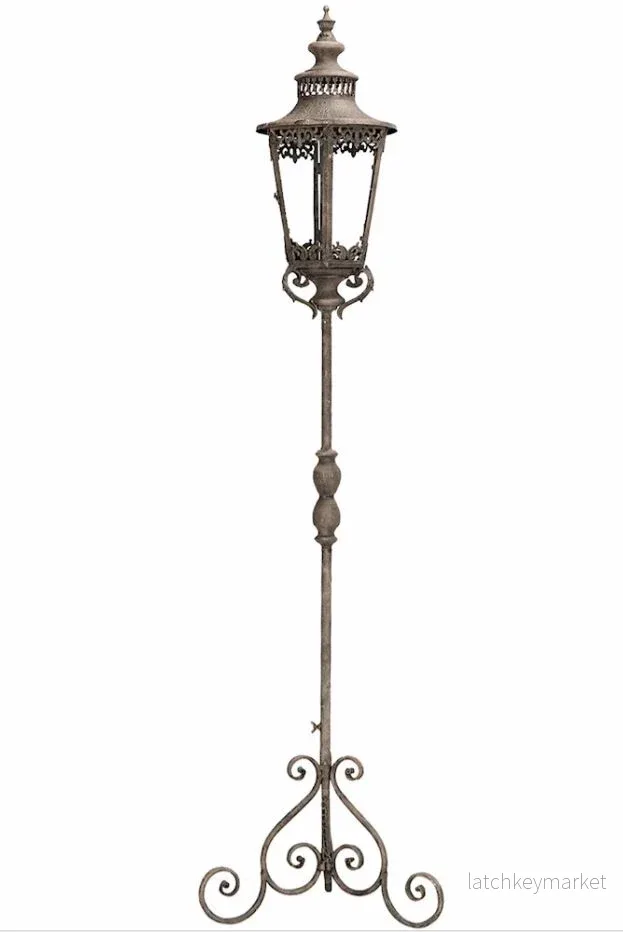 Lykta på fot Antik 173 cm Metall gråbrun Lykta på fot Antik 173 cm Metall gråbrun